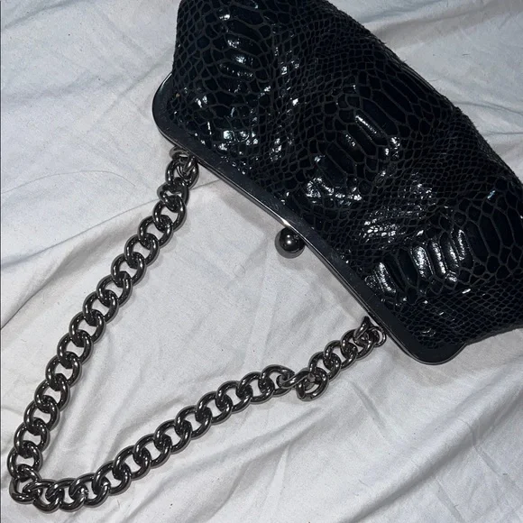 Black faux Snake print Chain Shoulder Bag - Picture 4 of 5